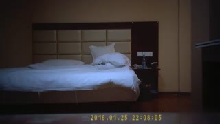 浪女背着老公偷偷援交!这次碰到了特别能操的眼镜哥~看样子操得很久很累~想回家了~